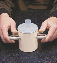 Thumbs-up cup and spout lid